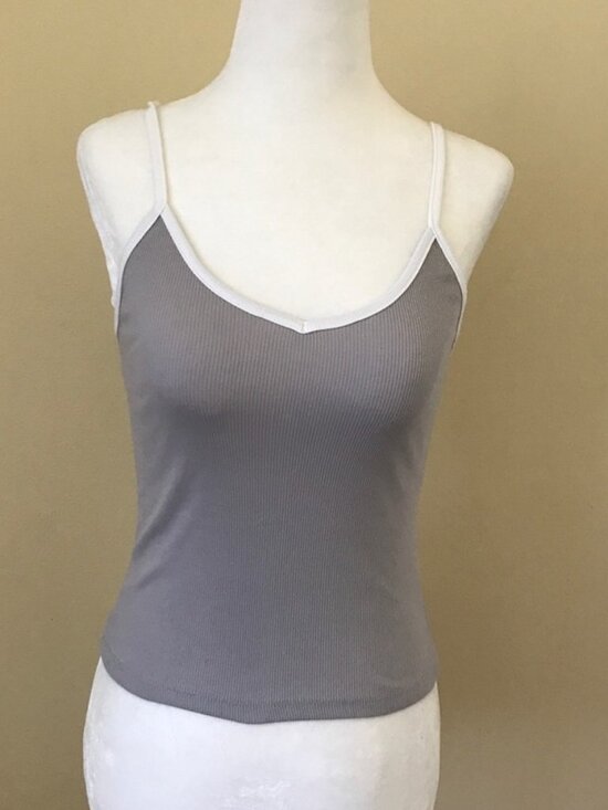 Tops - Cropped gray tank.